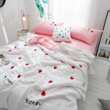 Load image into Gallery viewer, Fashion Strawberry Pineapple Bed Quilt