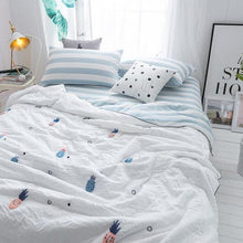 Load image into Gallery viewer, Fashion Strawberry Pineapple Bed Quilt