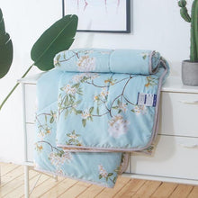 Load image into Gallery viewer, Queen Size Geometric Printed Double Quilts